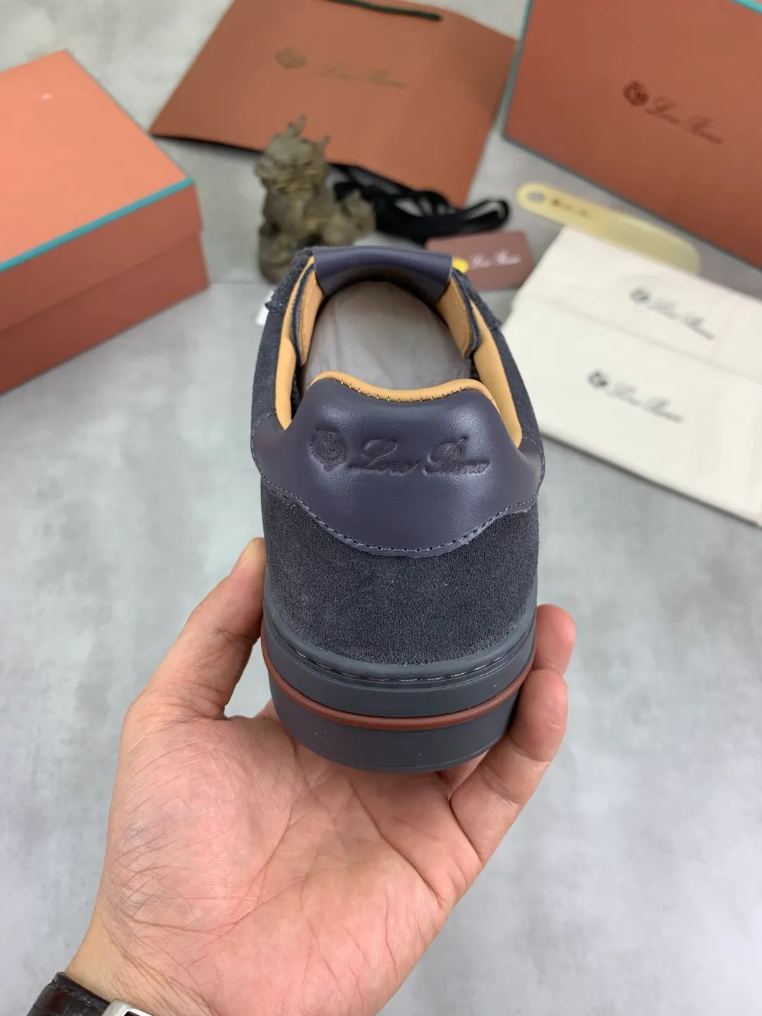 Men's men's shoes 💰P560 New style 💰High quality The latest casual shoes Loro Piana 💯Top grade💯Buy the original copy💯 Founded the existing Loro Piana company on April 24, 1924. It is now the sixth generation of family business, providing top quality products to customers who are discerning in taste and quality. Imported original fly woven fabric with cowhide fabric, plain calfskin lining. Hand-sewn thread with cowhide feet. Original packaging. Number of yards: 38-44 (customized for 45 and 46). 2️⃣ colors available.